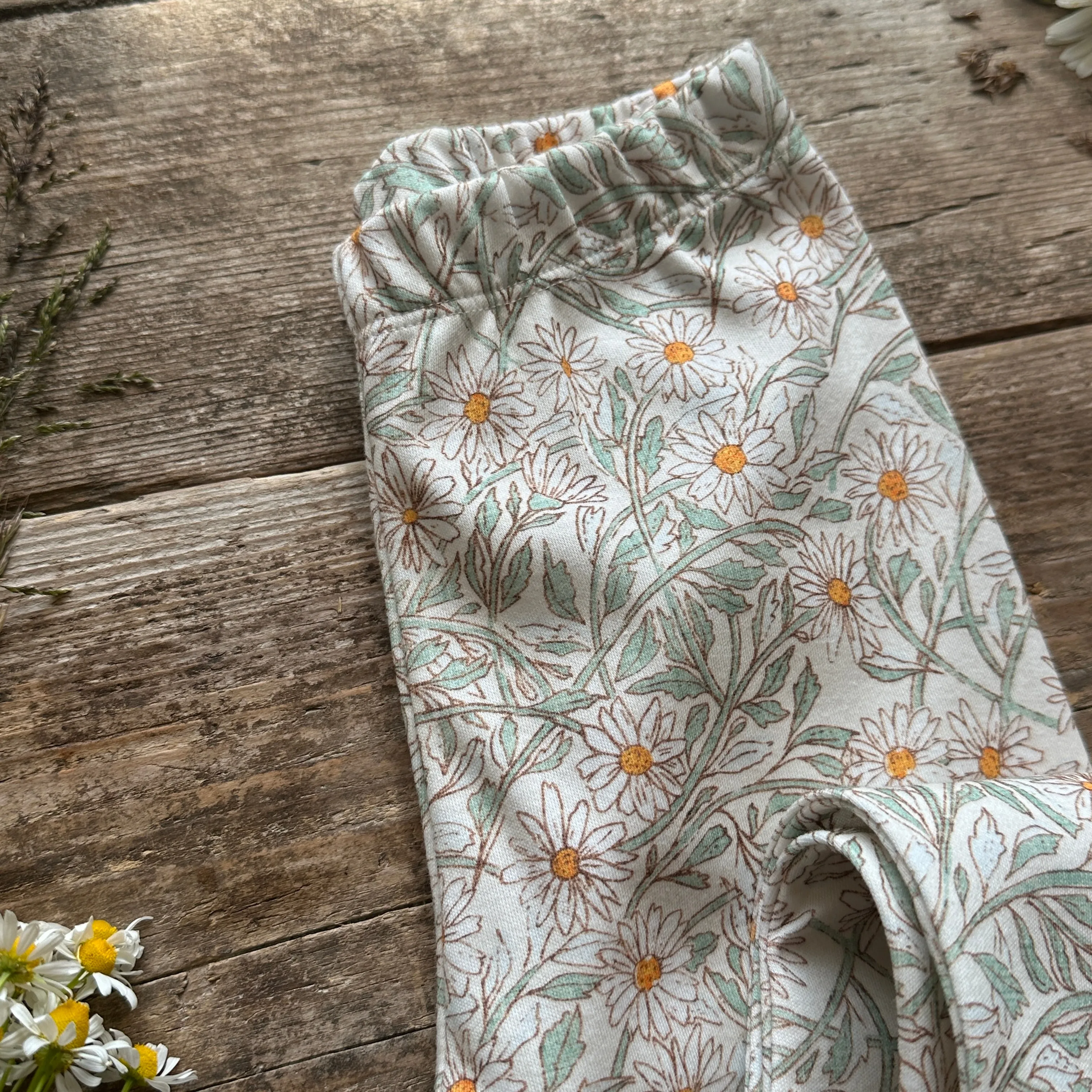 Daisies Slim Leggings