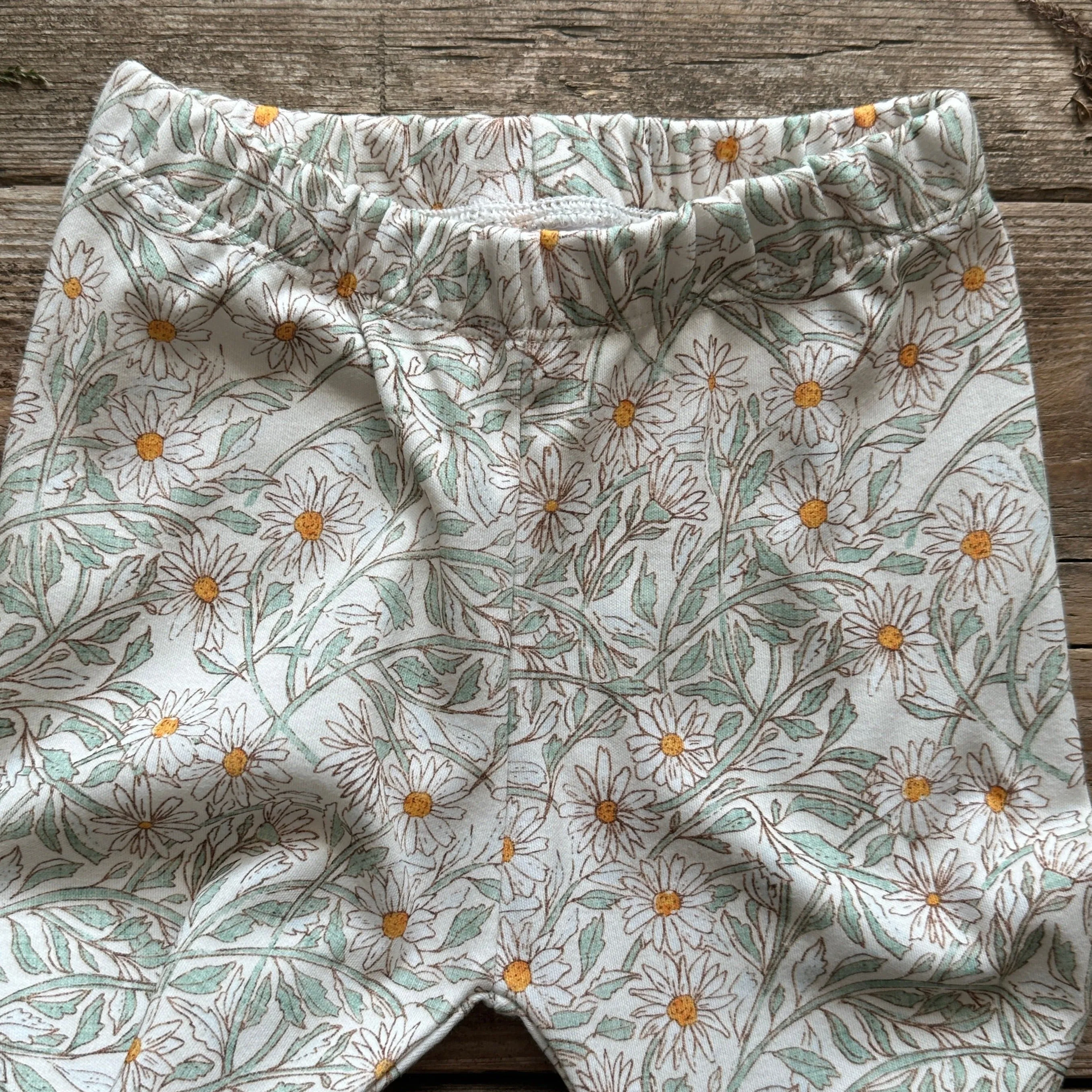 Daisies Slim Leggings