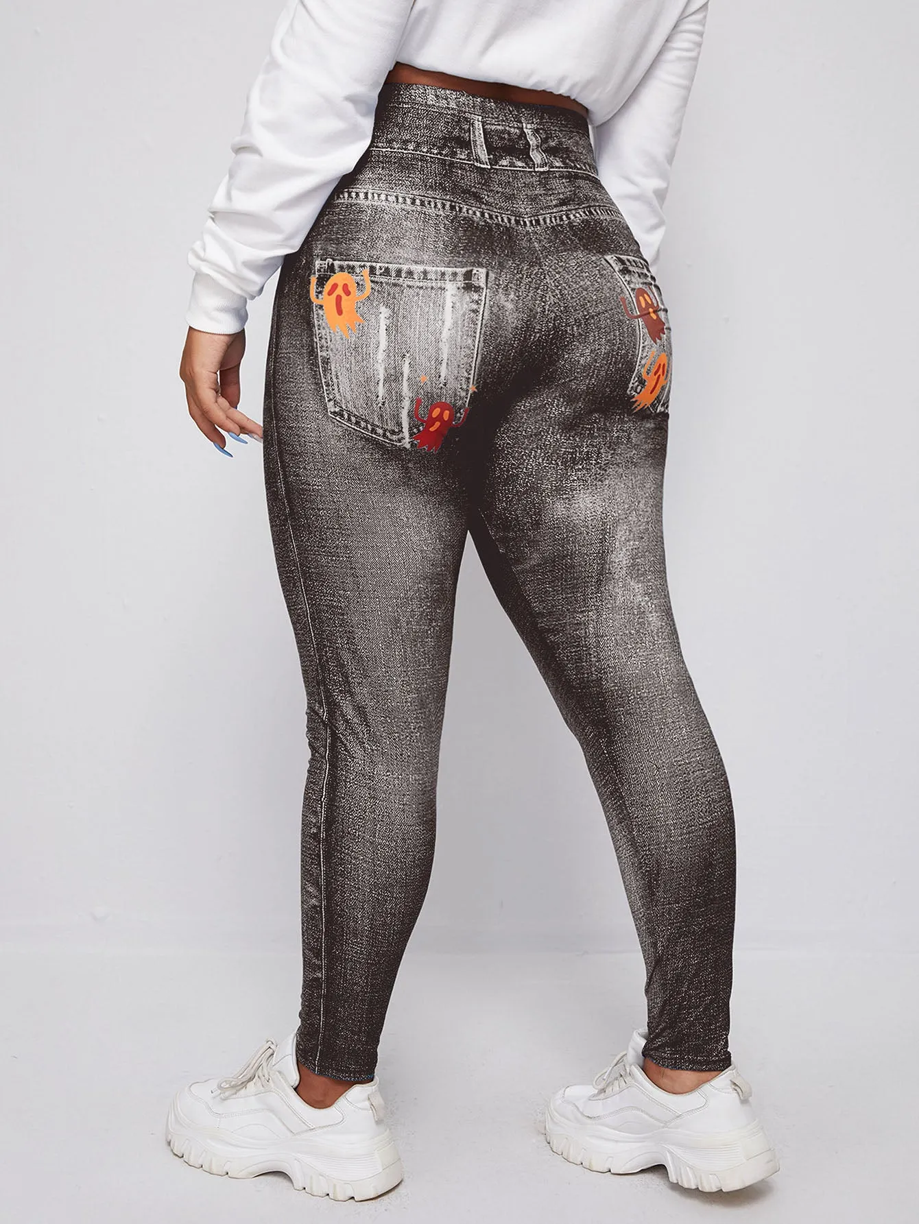 Graphic Cropped Plus Size Leggings