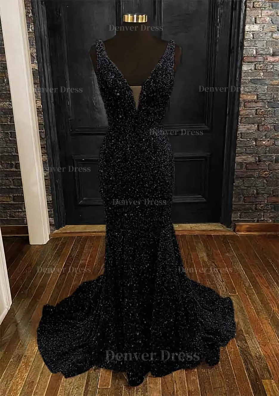 kamahe Sheath/Column Trumpet/Mermaid V Neck Sleeveless Velvet Sequins Sweep Train Prom Dress