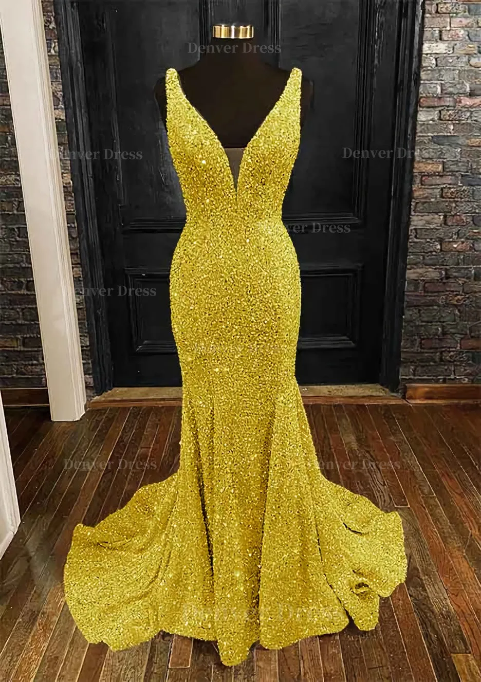 kamahe Sheath/Column Trumpet/Mermaid V Neck Sleeveless Velvet Sequins Sweep Train Prom Dress