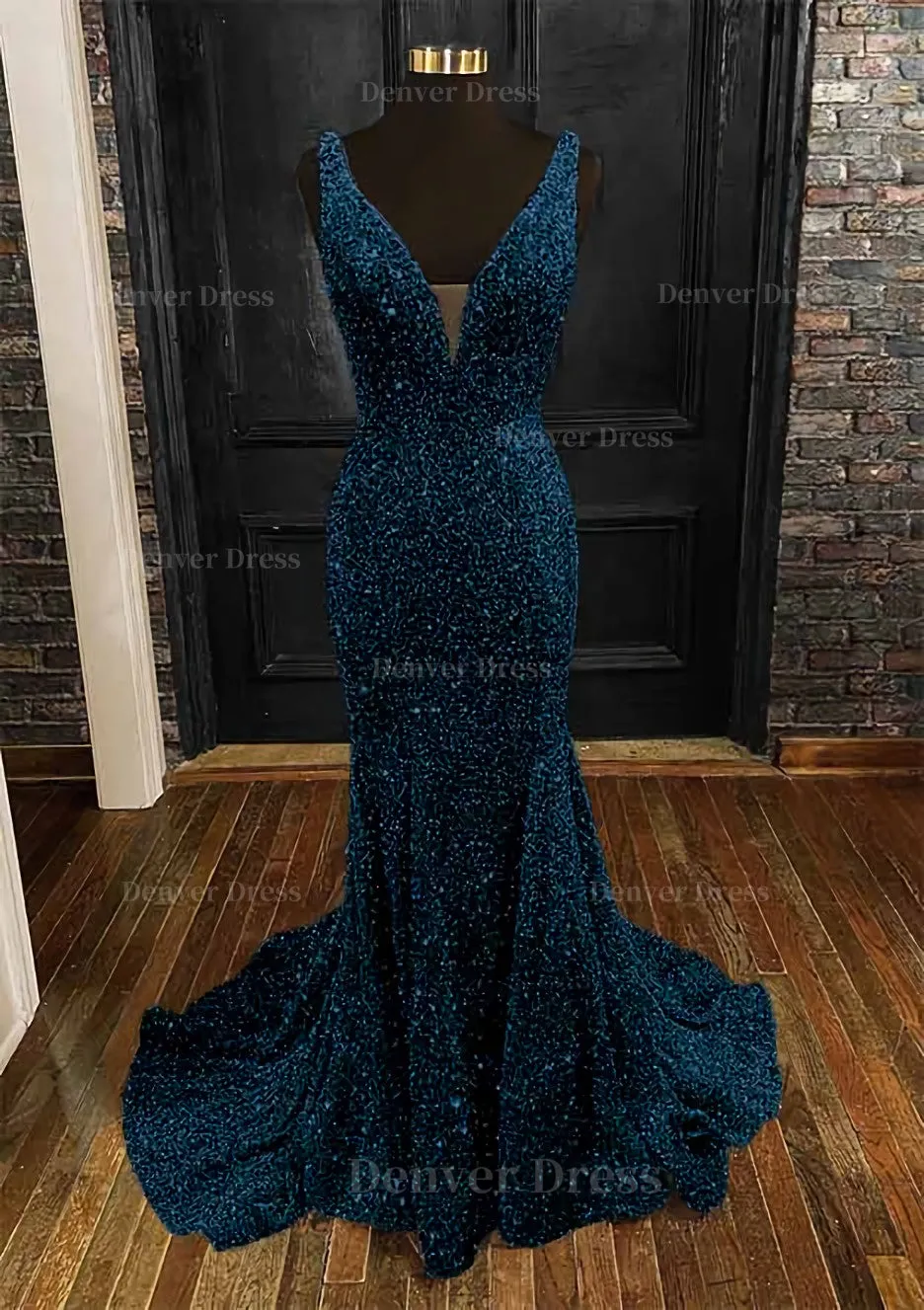 kamahe Sheath/Column Trumpet/Mermaid V Neck Sleeveless Velvet Sequins Sweep Train Prom Dress