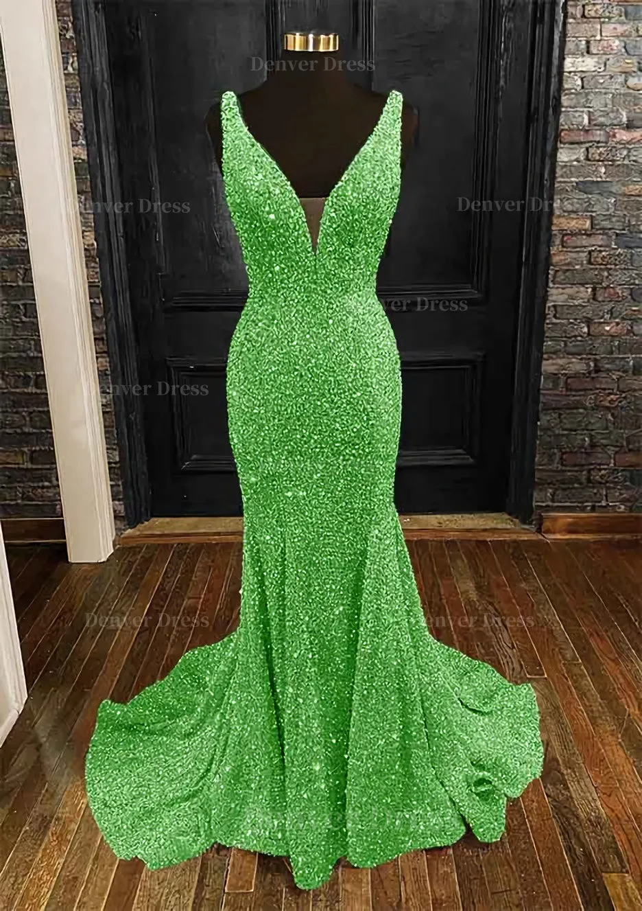 kamahe Sheath/Column Trumpet/Mermaid V Neck Sleeveless Velvet Sequins Sweep Train Prom Dress