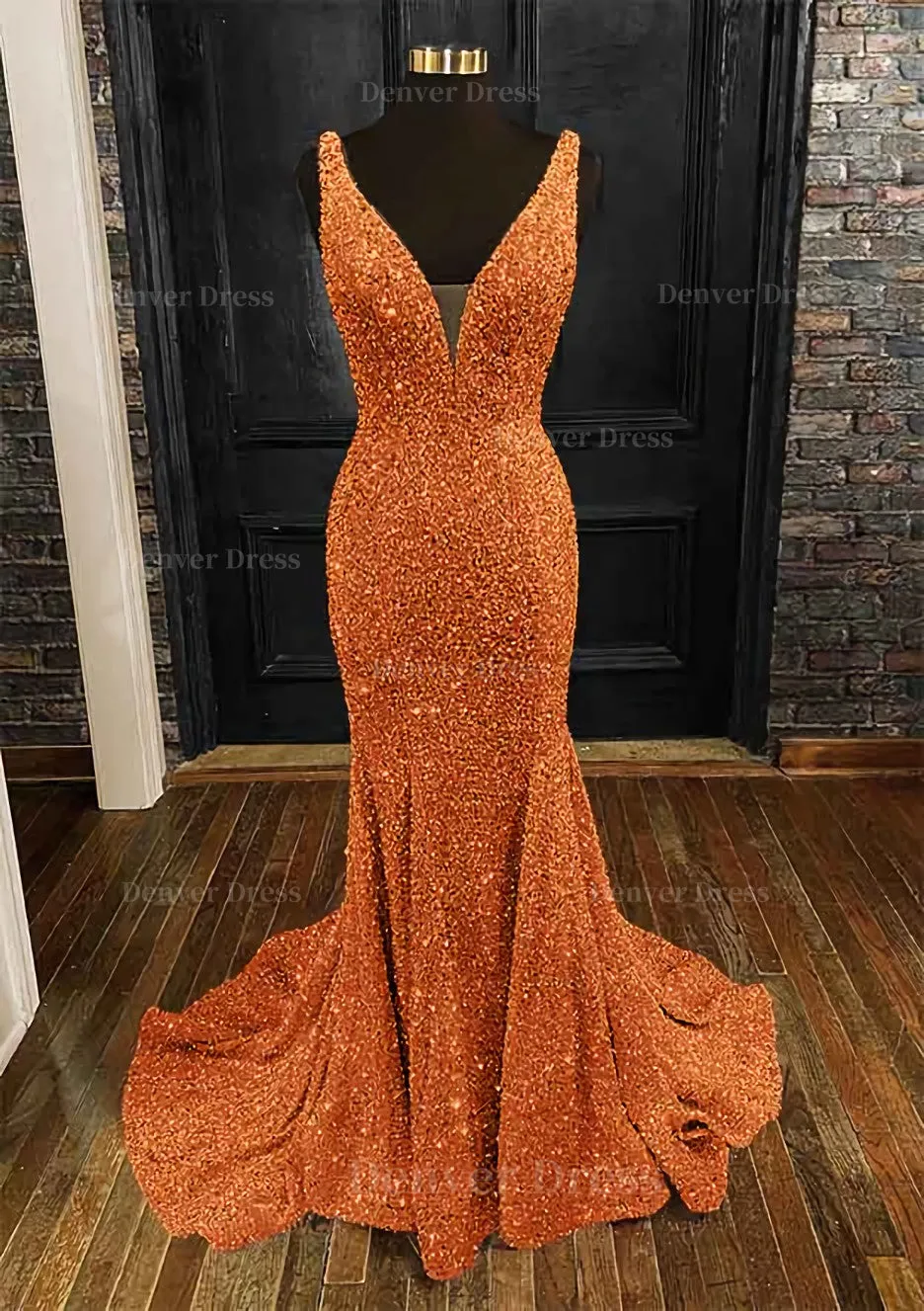 kamahe Sheath/Column Trumpet/Mermaid V Neck Sleeveless Velvet Sequins Sweep Train Prom Dress