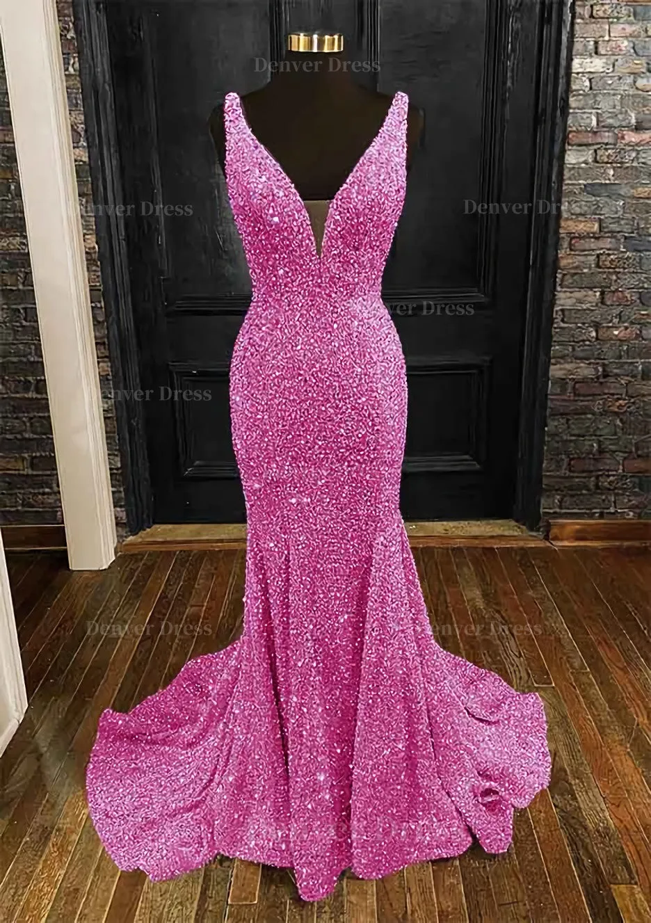 kamahe Sheath/Column Trumpet/Mermaid V Neck Sleeveless Velvet Sequins Sweep Train Prom Dress