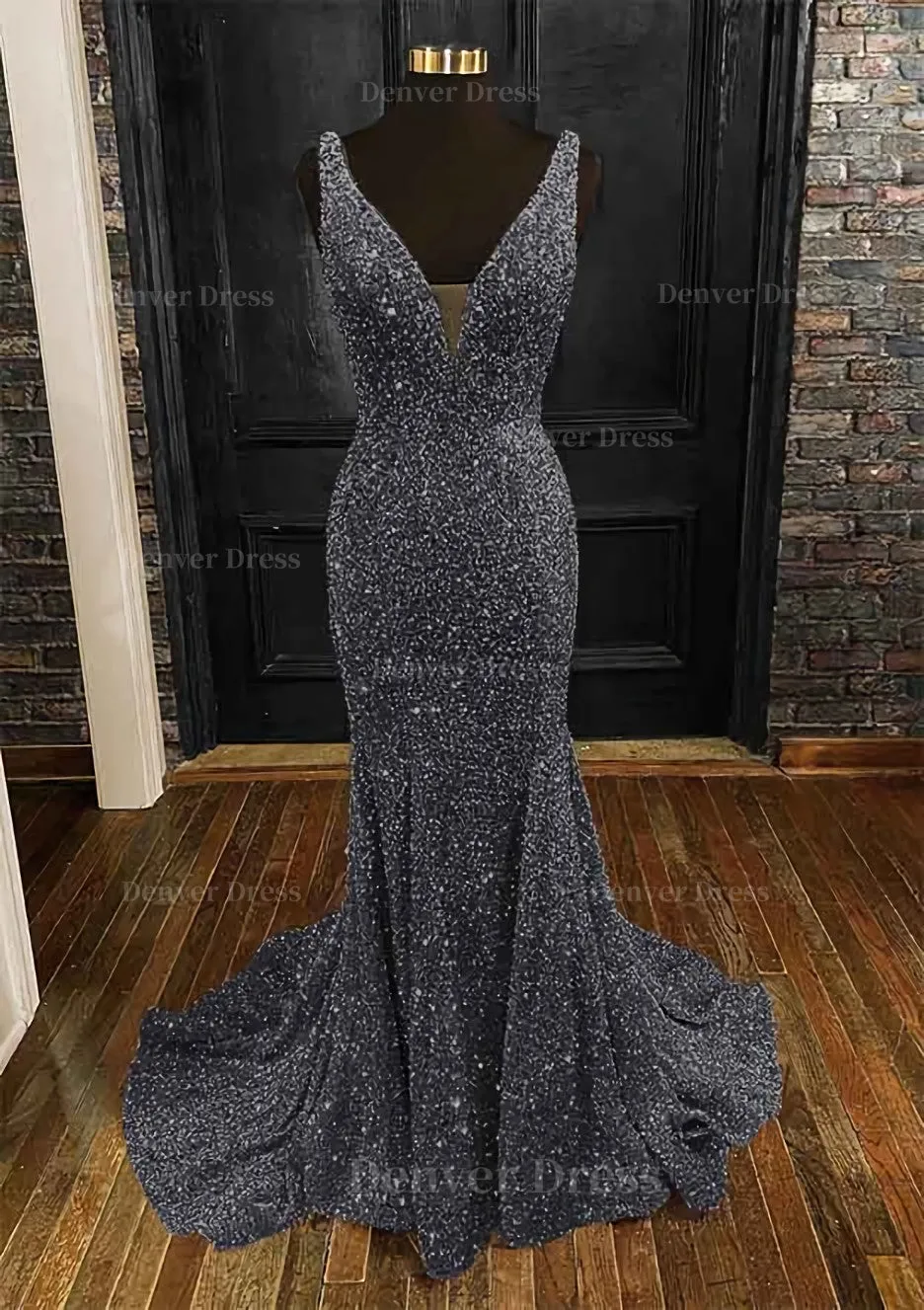 kamahe Sheath/Column Trumpet/Mermaid V Neck Sleeveless Velvet Sequins Sweep Train Prom Dress