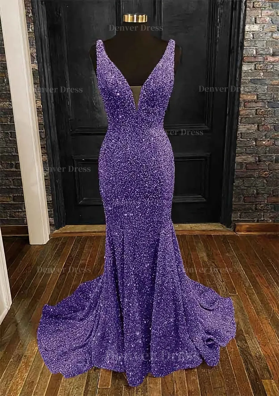 kamahe Sheath/Column Trumpet/Mermaid V Neck Sleeveless Velvet Sequins Sweep Train Prom Dress